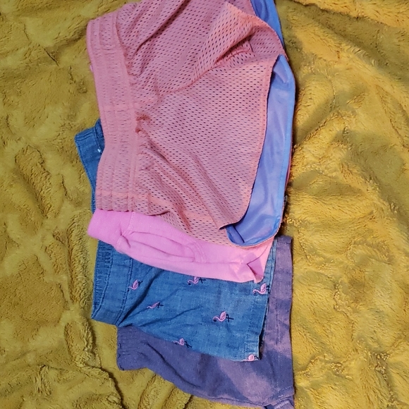 Four pairs of girls shorts - Picture 1 of 5